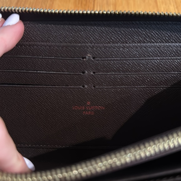 Louis Vuitton Zippy Wallet - Picture 6 of 9